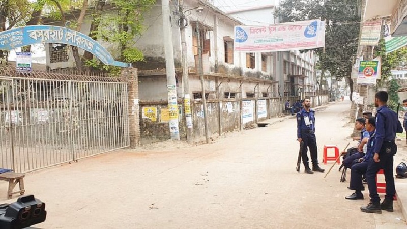 বাদল কারাগারে, থমথমে বসুরহাটে আতঙ্কে স্থানীয়রা